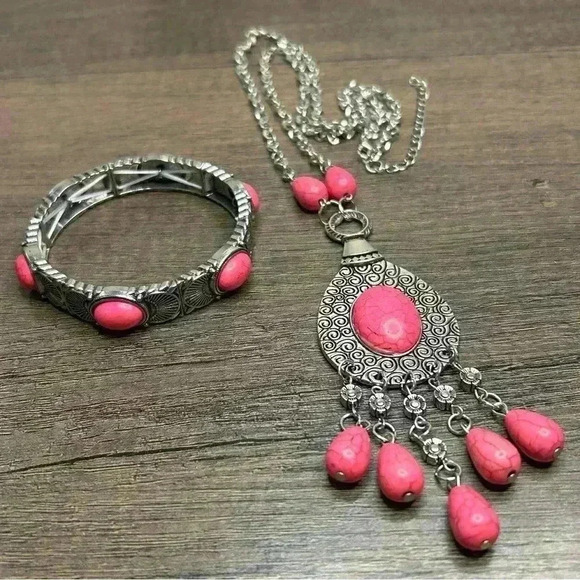 Set of Silver Tone and Bright Pink Statement Necklace and Stretch Bracelet - Picture 1 of 3